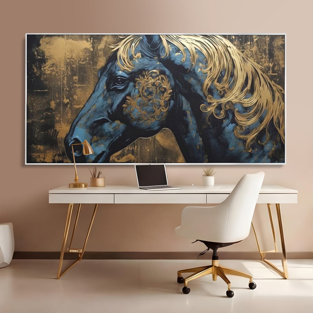 Tablou canvas cu tablou canvas cu profil de cal, in rama de aluminiu argintiu, pe perete intr-un birou